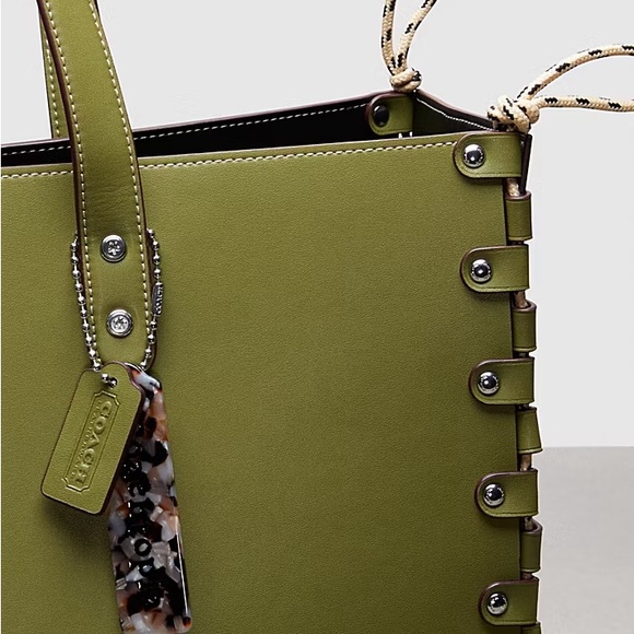 Coachtopia Large Relaceable Leather Tote - Picture 6 of 8